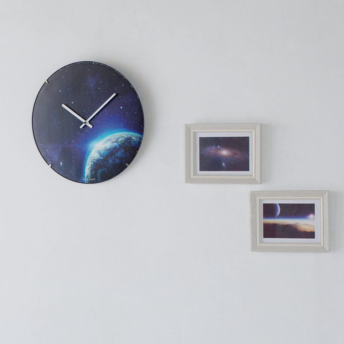 NeXtime - Wall clock - Ø 35 cm - Dome Glass - Glow-in-the-dark-  &#39;Globe dome&#39;